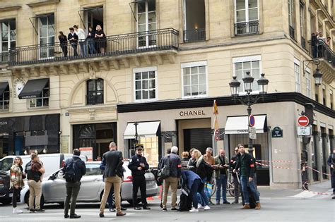 Paris : braquage d’une boutique Chanel avenue .